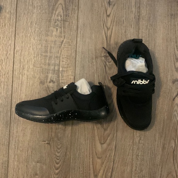 BRAND NEW SHOES - Picture 3 of 3